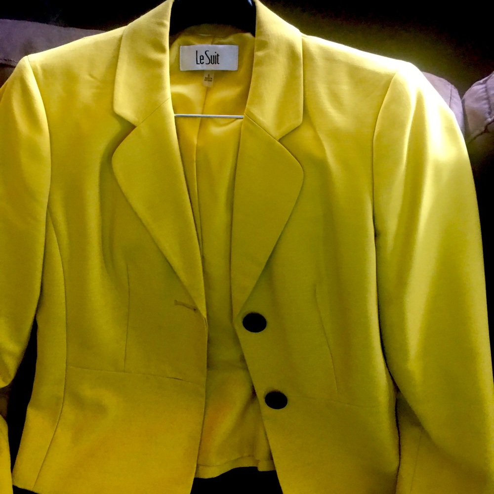 Yellow blazer
